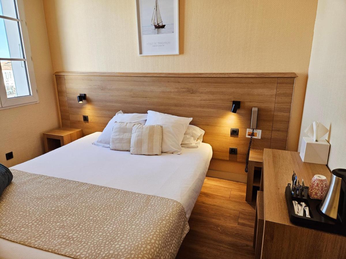 Hotel Du Port Сен-Мартен-де-Ре Экстерьер фото