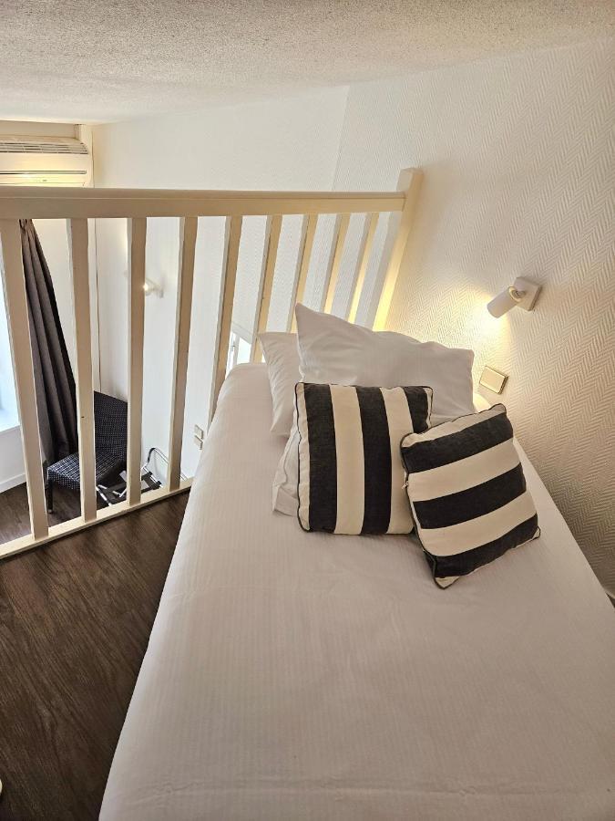 Hotel Du Port Сен-Мартен-де-Ре Экстерьер фото