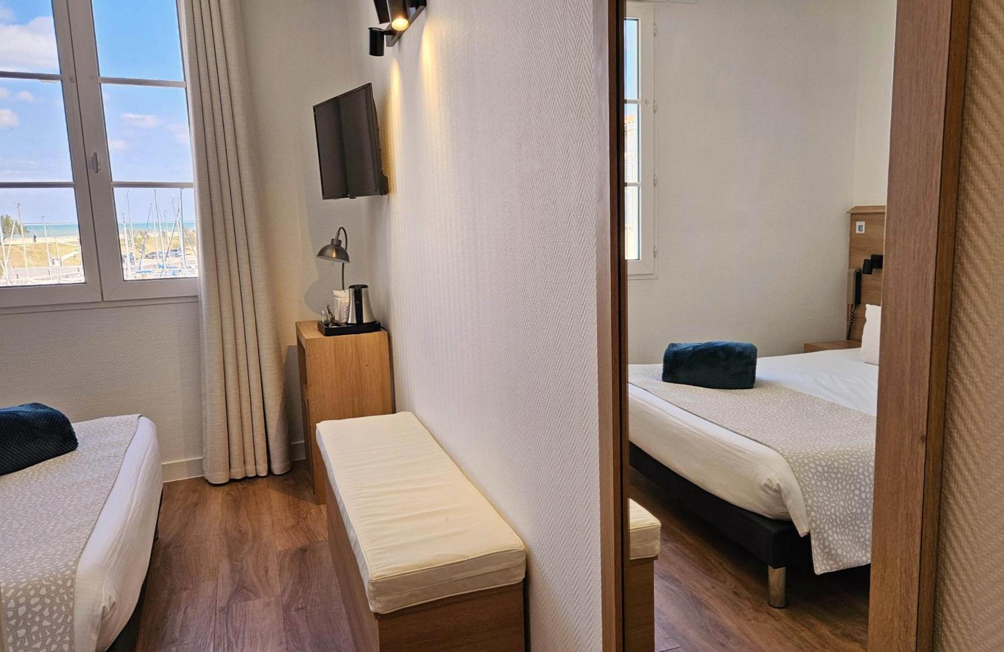 Hotel Du Port Сен-Мартен-де-Ре Экстерьер фото