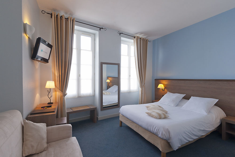 Hotel Du Port Сен-Мартен-де-Ре Экстерьер фото